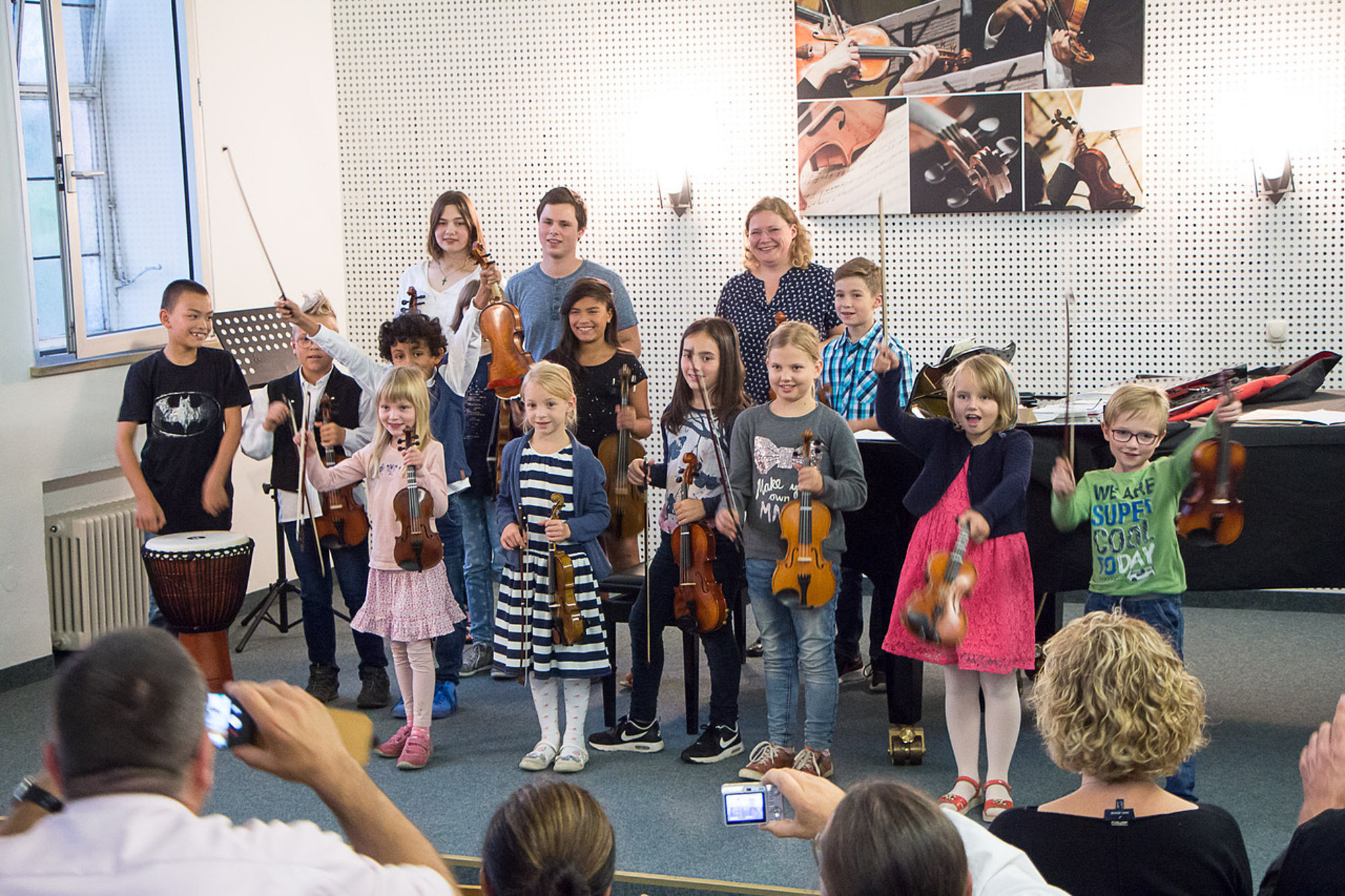 Die Jüngsten der Musikschule. Foto: Berthold Guggenberger