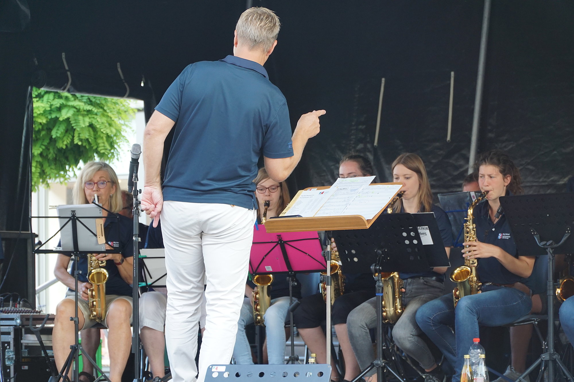 Bigband spielt. Foto: Julia Ehrlich/ Stadt Günzburg